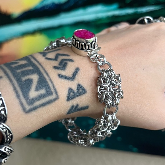 Maille stainless steel indian ruby bracelet . Handmade chain & ruby gem clasp - Picture 4 of 16